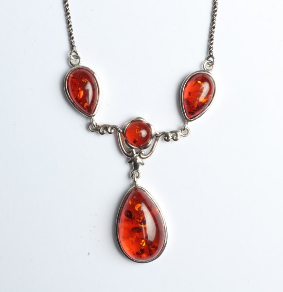 Lot 1055 - SILVER NECKLACE
