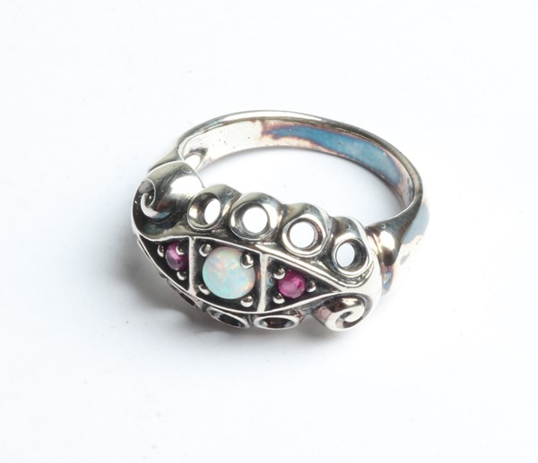 Lot 1056 - SILVER RING