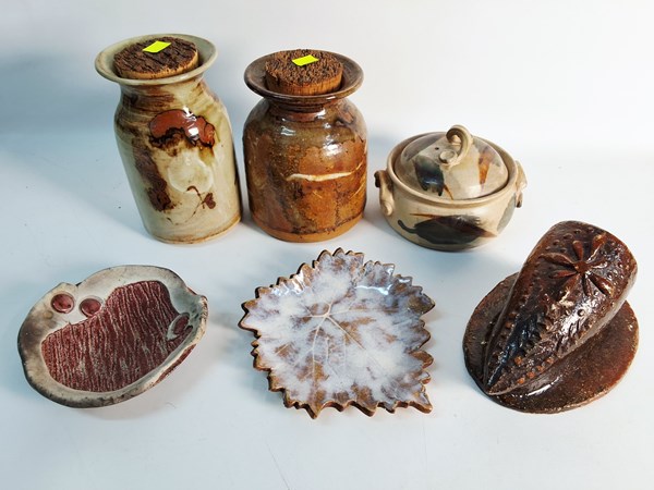 Lot 1371 - STUDIO POTTERY