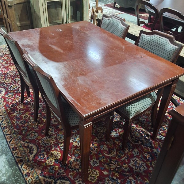 Lot 132 - DINING SUITE