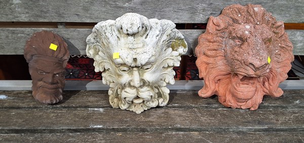Lot 422 - GARDEN WALL DECOR