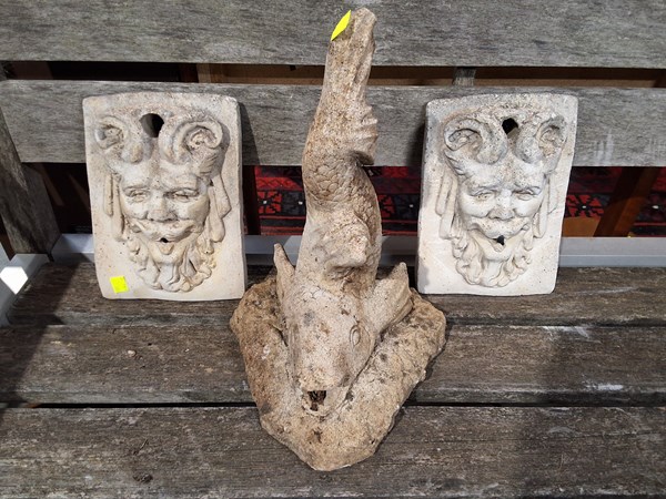 Lot 426 - GARDEN DECOR