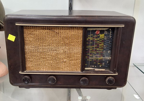 Lot 1283 - VINTAGE RADIO