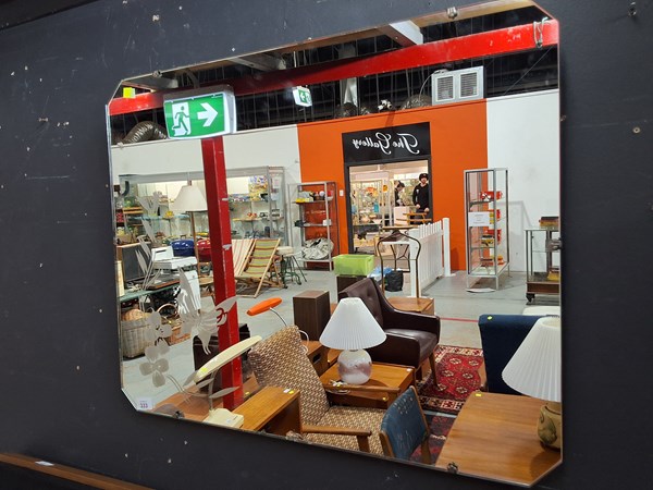 Lot 386 - WALL MIRROR