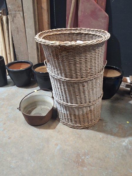Lot 266 - BASKET AND POT