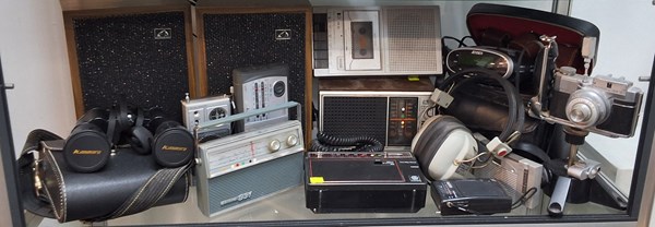 Lot 1457 - RADIOS & CAMERA