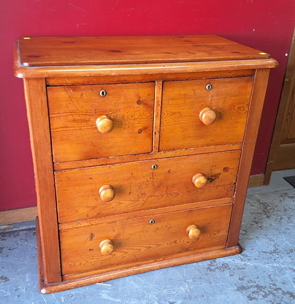 Lot 54 - CHEST OF DRAWERS