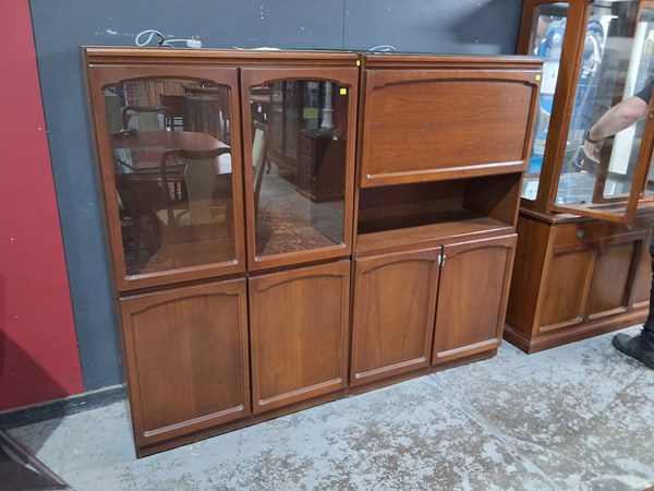 Lot 109 - WALL UNITS