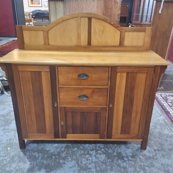 Lot 90 - SIDEBOARD