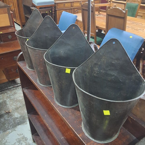 Lot 81 - WALL POCKETS