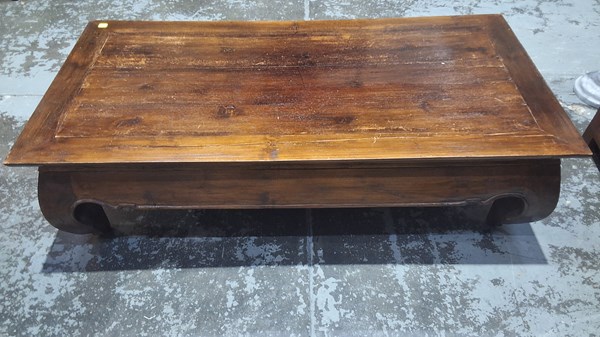 Lot 216 - COFFEE TABLE