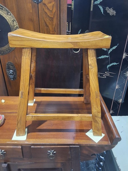 Lot 225 - STOOL