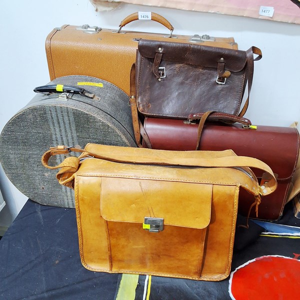 Lot 1476 - BAGS & CASES