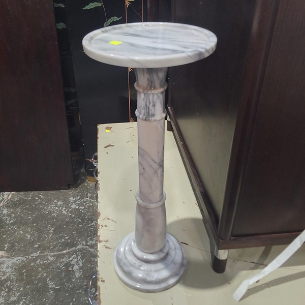 Lot 223 - PEDESTAL