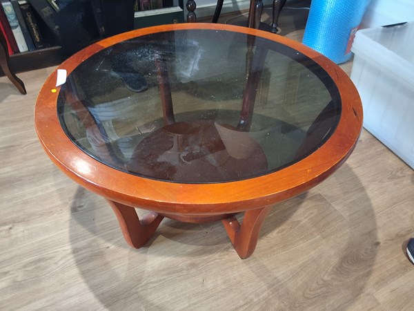 Lot 401 - COFFEE TABLE