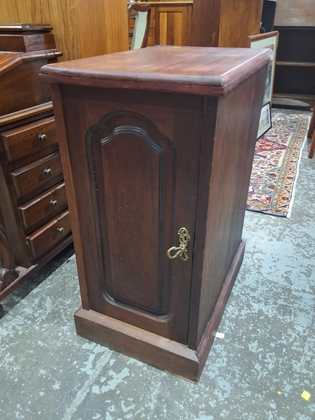 Lot 161 - POT CUPBOARD