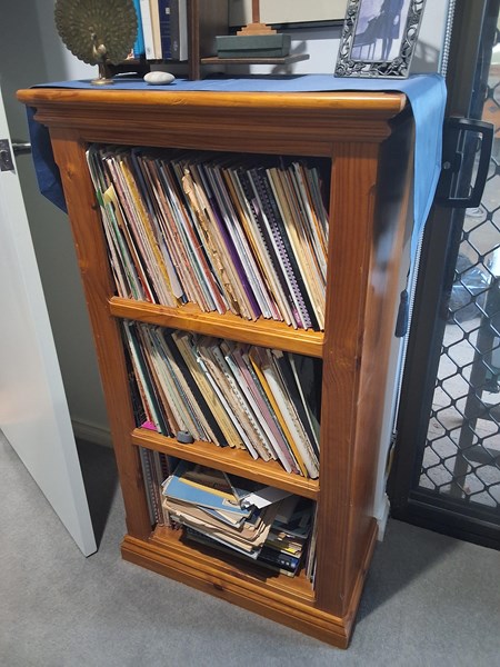Lot 119 - BOOK SHELF