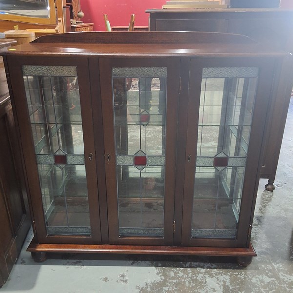 Lot 164 - DISPLAY CABINET