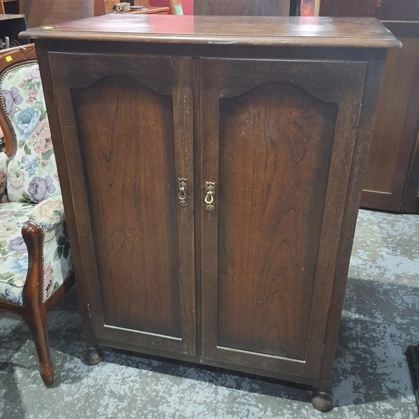 Lot 83 - GENTLEMANS WARDROBE