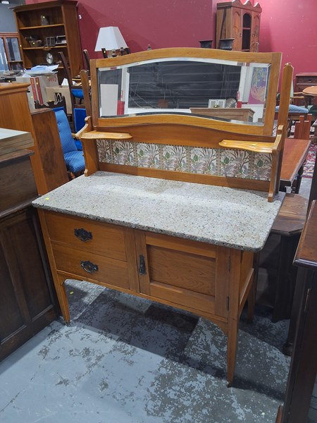 Lot 159 - WASH STAND