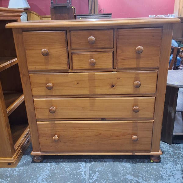 Lot 52 - CHEST OF DRAWERS