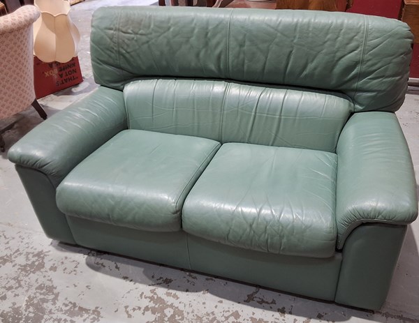 Lot 122 - SETTEE