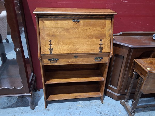 Lot 72 - BUREAU DESK