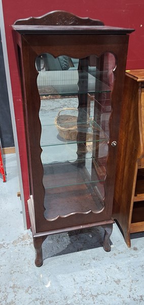Lot 139 - DISPLAY CABINET
