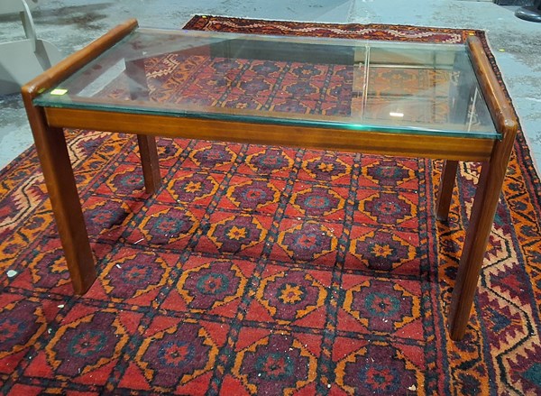 Lot 185 - COFFEE TABLE