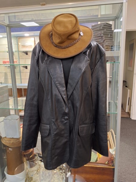 Lot 1201 - JACKET & HAT