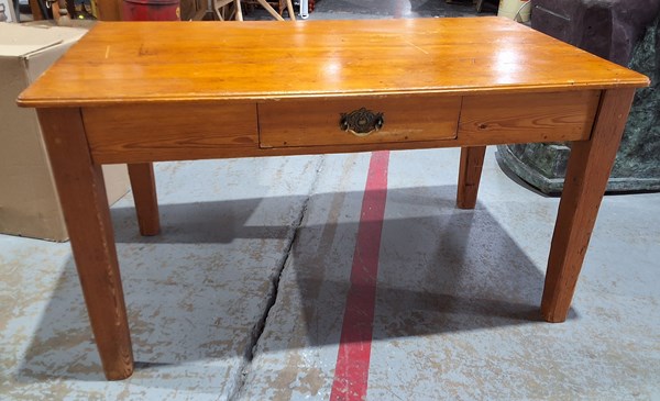 Lot 273 - KITCHEN TABLE