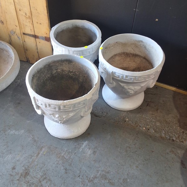 Lot 475 - GARDEN POTS