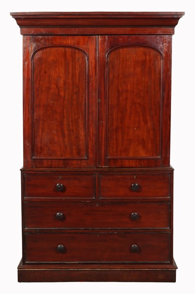 Lot 7 - GENTLEMANS WARDROBE