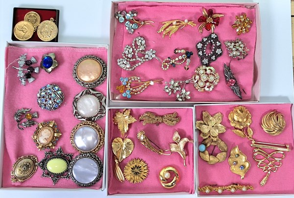 Lot 1084 - JEWELLERY