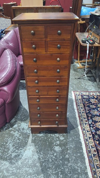 Lot 190 - CHEST OF DRAWERS