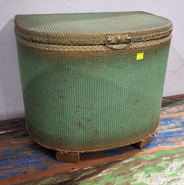 Lot 434 - DECORATIVE BASKET