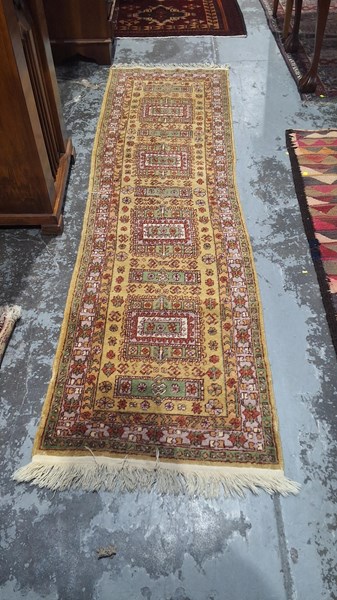 Lot 169 - RUG