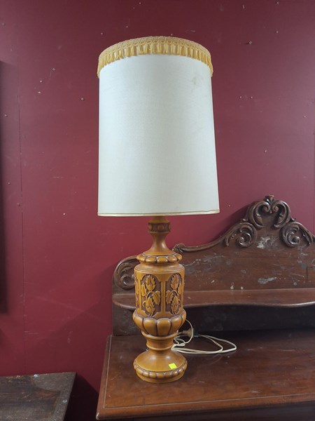 Lot 32 - CERAMIC LAMP WITH SHADE
