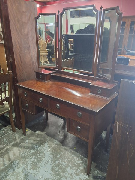 Lot 82 - DRESSING TABLE