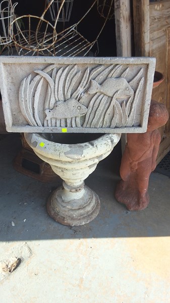 Lot 458 - GARDEN DECOR