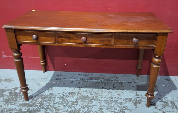 Lot 26 - CEDAR DESK