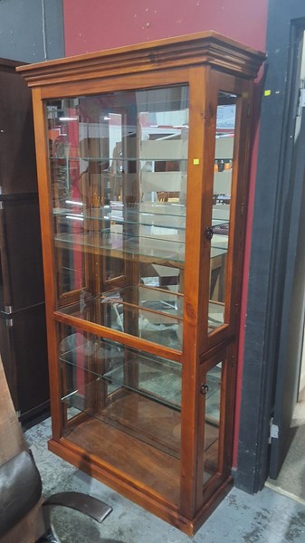 Lot 172 - DISPLAY CABINET