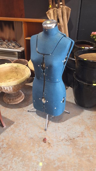 Lot 482 - DRESSMAKERS MANNEQUIN