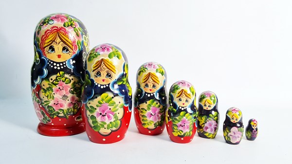 Lot 1316 - NESTING DOLLS
