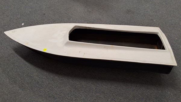Lot 252 - BOAT HULL
