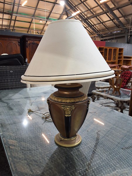 Lot 167 - TABLE LAMP