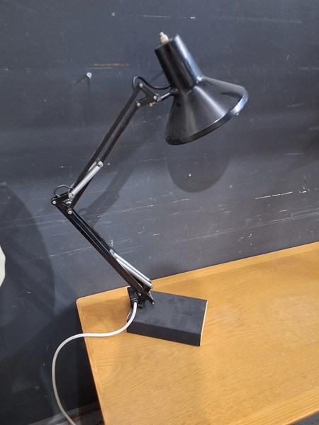 Lot 389 - DESK LAMP
