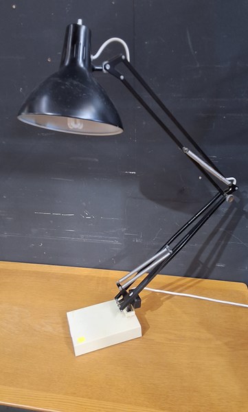 Lot 391 - DESK LAMP