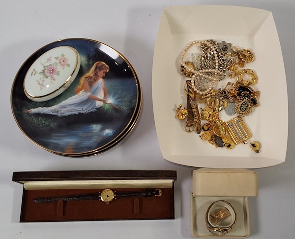 Lot 1082 - JEWELLERY