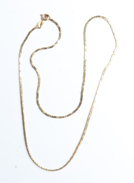 Lot 1002 - GOLD CHAIN